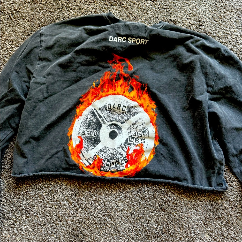 Long sleeve darc sport shirt